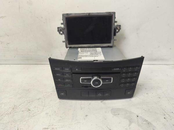 RADIO MERCEDES CLASS-E - Vue 1